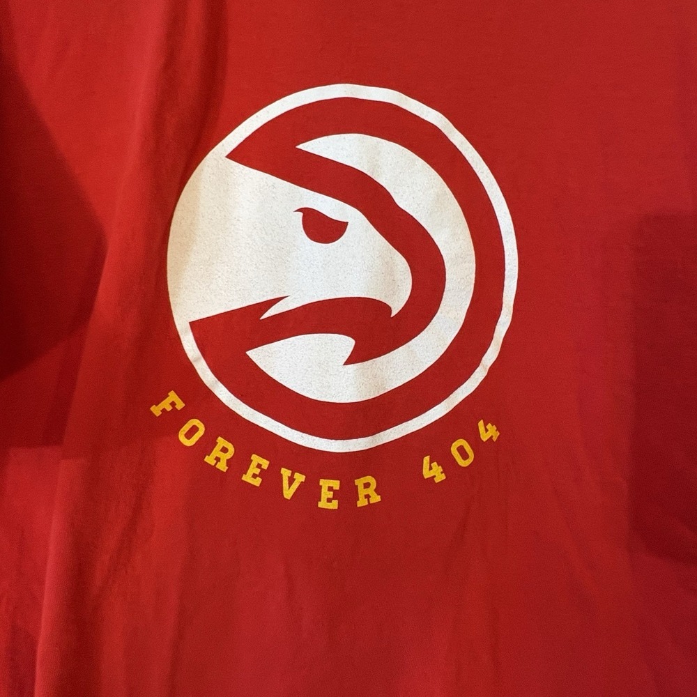 Gildan Atlanta Hawks NBA Red "Forever 404" Graphic T-Shirt Mens XL
